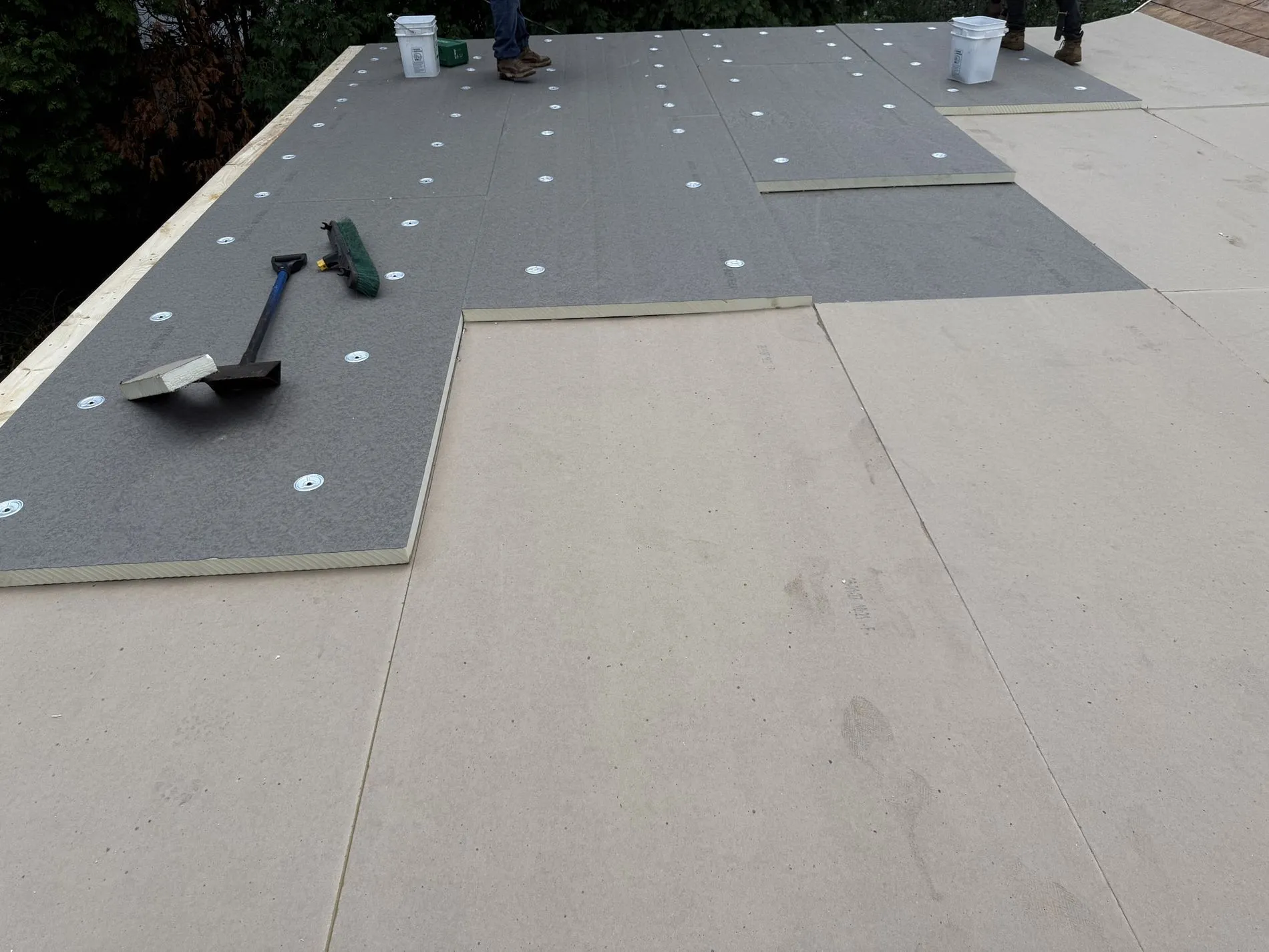 commercial+roof+install1-2880w